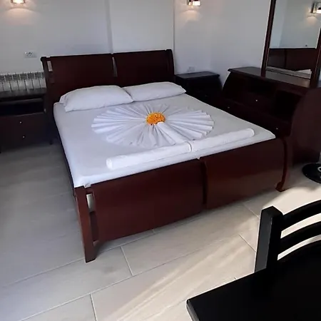 Zeqo Muka 1 Apartament *